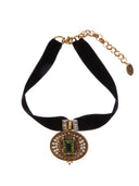 Collana nastro velluto con emblema pendente