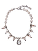 Collana di perle con inserti di pietre e goccia pendente