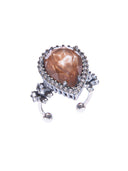 Anello con pietre e goccia dipinta